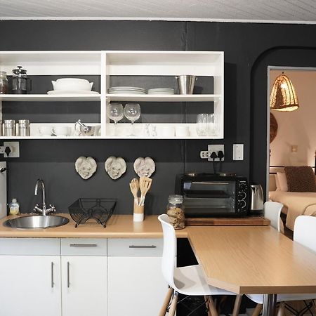 Alluring Self Catering 2 Bedroom Villa At Bokmakierie Villas Windhoek Exteriör bild