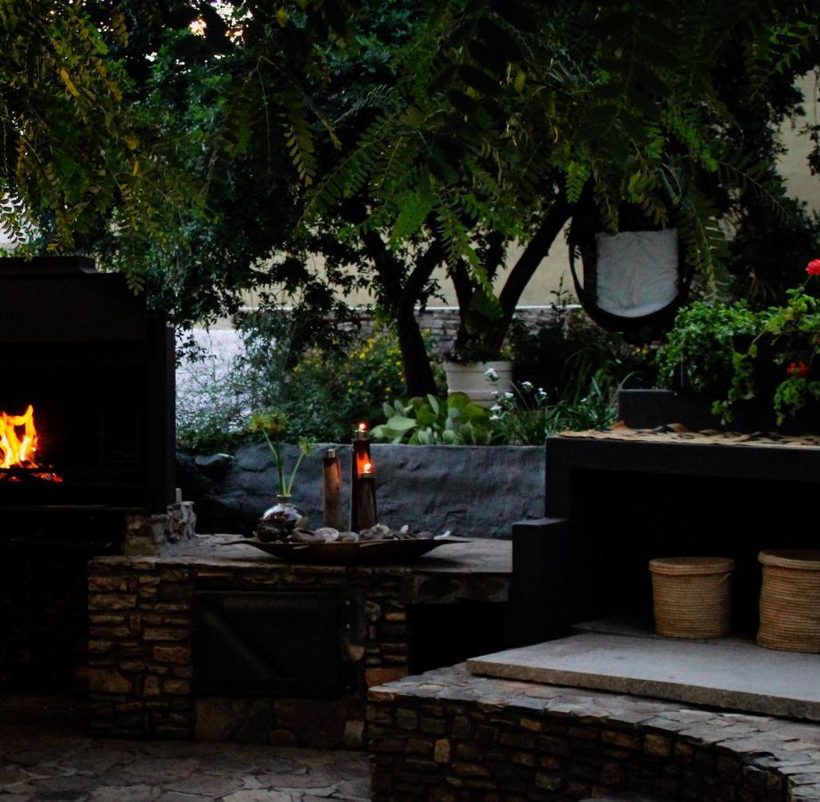 Alluring Self Catering 2 Bedroom Villa At Bokmakierie Villas Windhoek Exteriör bild