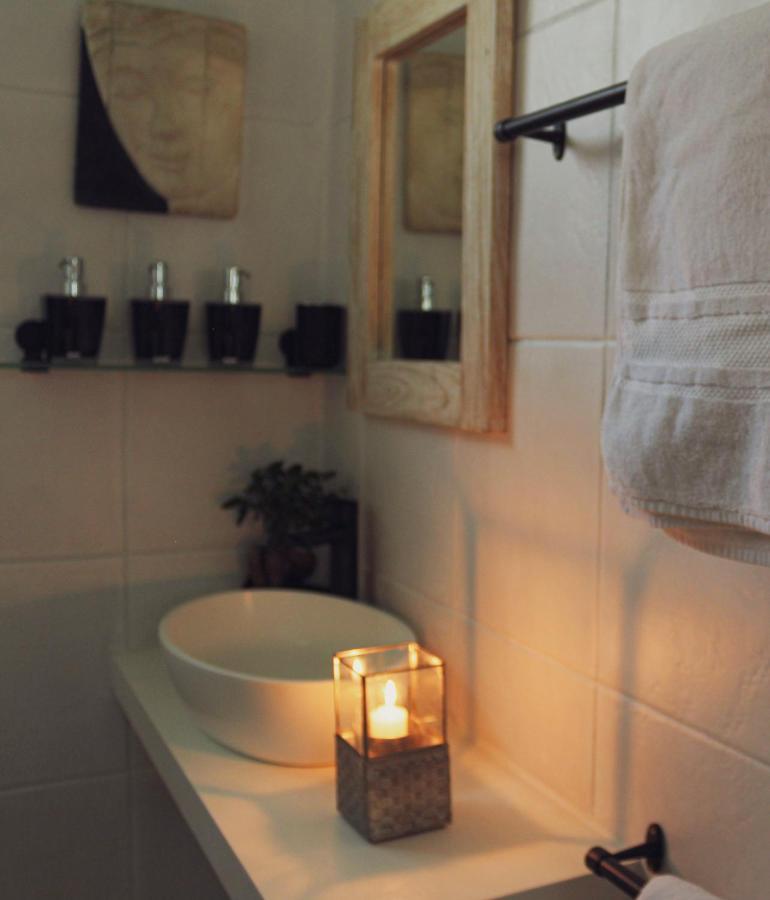 Alluring Self Catering 2 Bedroom Villa At Bokmakierie Villas Windhoek Exteriör bild