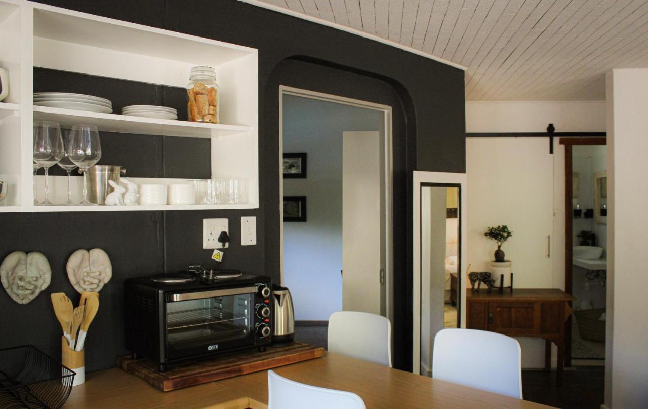 Alluring Self Catering 2 Bedroom Villa At Bokmakierie Villas Windhoek Exteriör bild