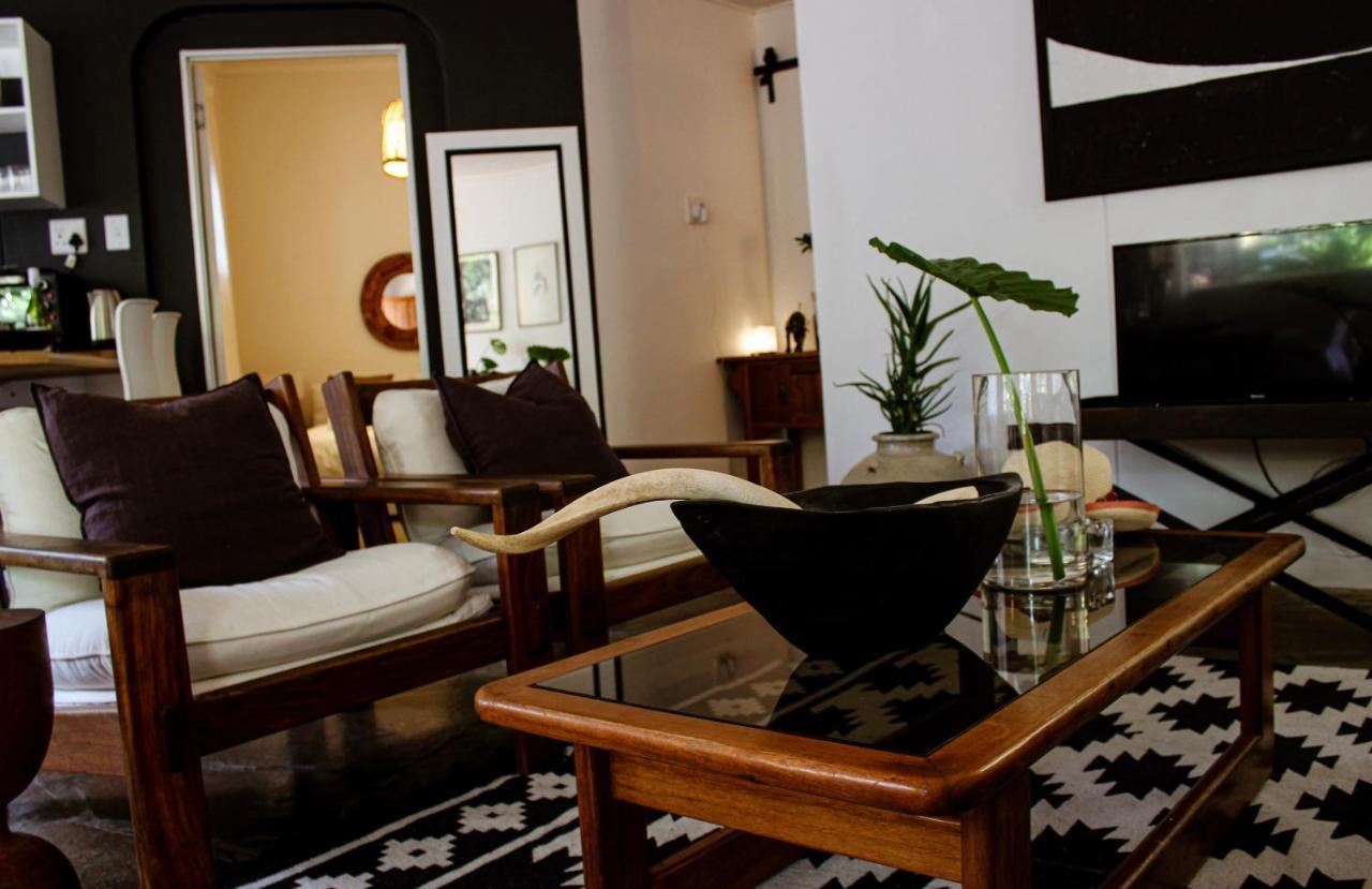 Alluring Self Catering 2 Bedroom Villa At Bokmakierie Villas Windhoek Exteriör bild