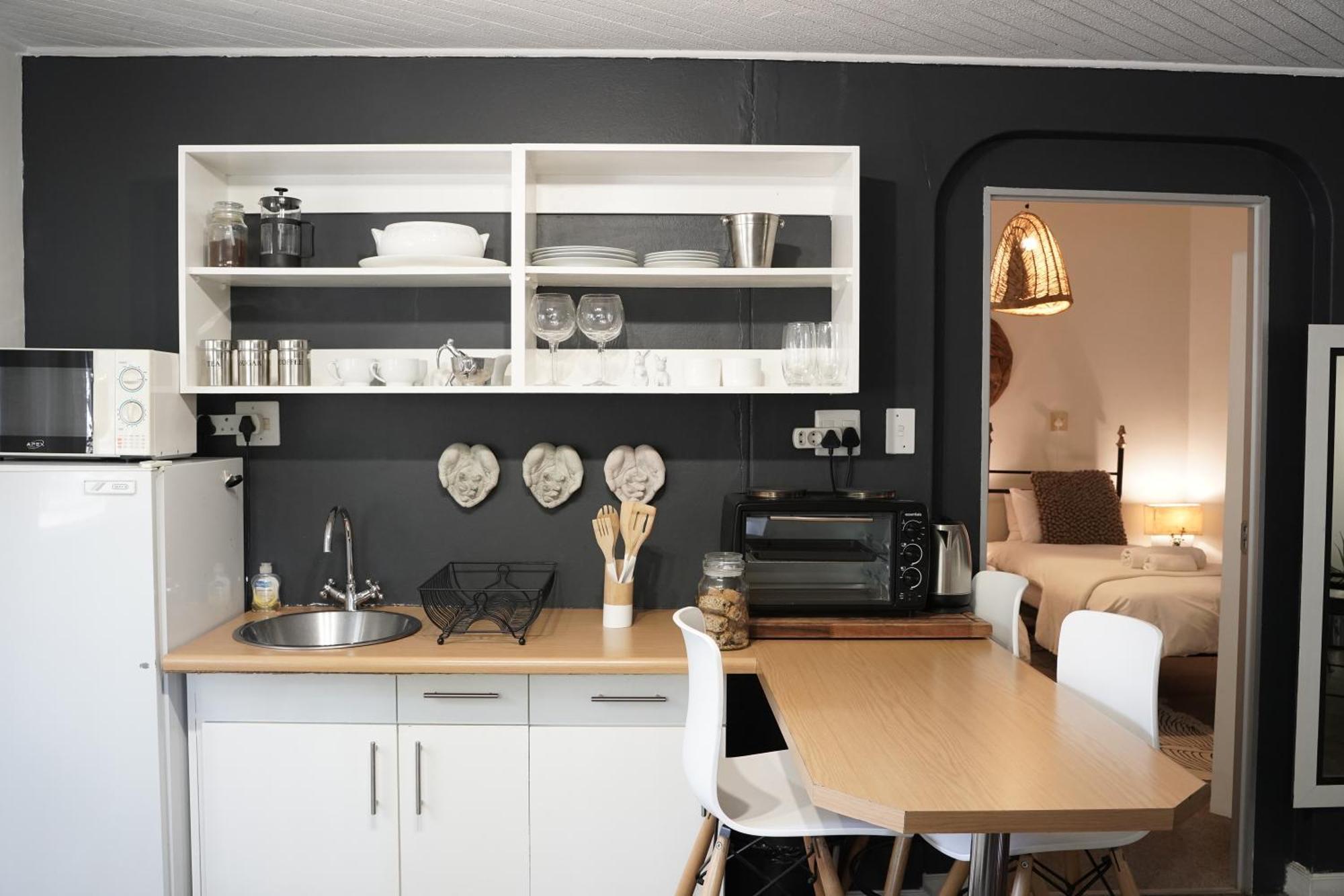 Alluring Self Catering 2 Bedroom Villa At Bokmakierie Villas Windhoek Exteriör bild