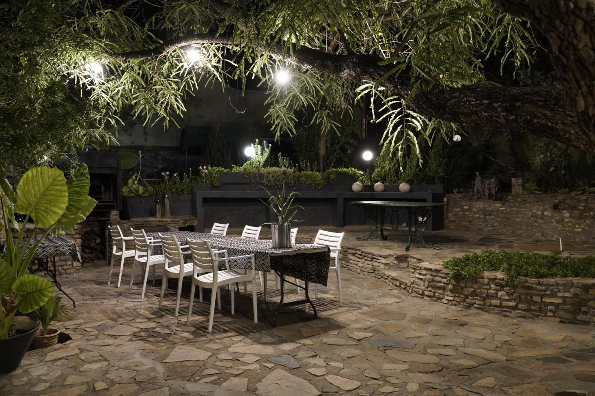 Alluring Self Catering 2 Bedroom Villa At Bokmakierie Villas Windhoek Exteriör bild